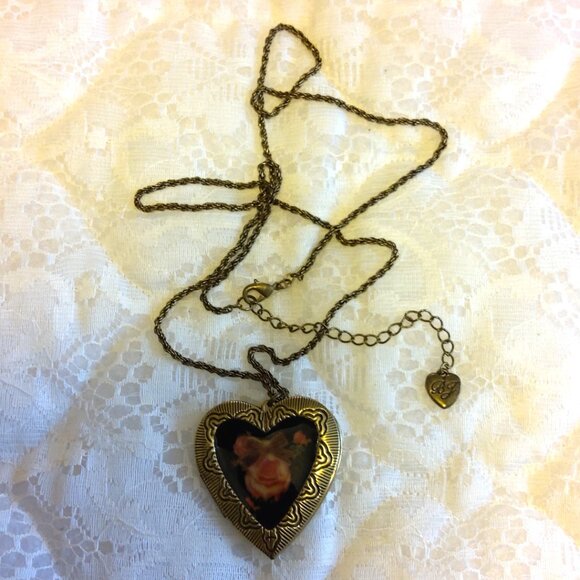 Vintage Heart Locket Love Pendant VTG Floral Brass Photo Necklace - Picture 3 of 13